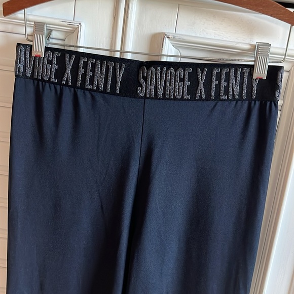 Savage X Fenty Black Logo High Waist Leggings M - Picture 3 of 6
